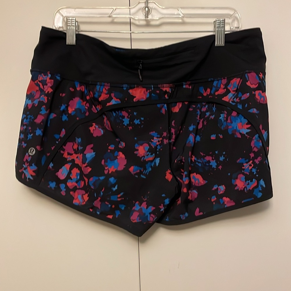 Lululemon Hotty Hot Short Dandy Digie Multi / Black - Picture 3 of 9
